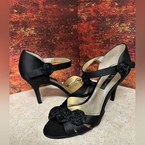 Elegant Black Heels with Floral Accents